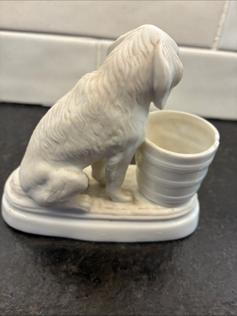 White Ceramic Dog Figurine Parian?  Setter with bucket. - Picture 4 of 6
